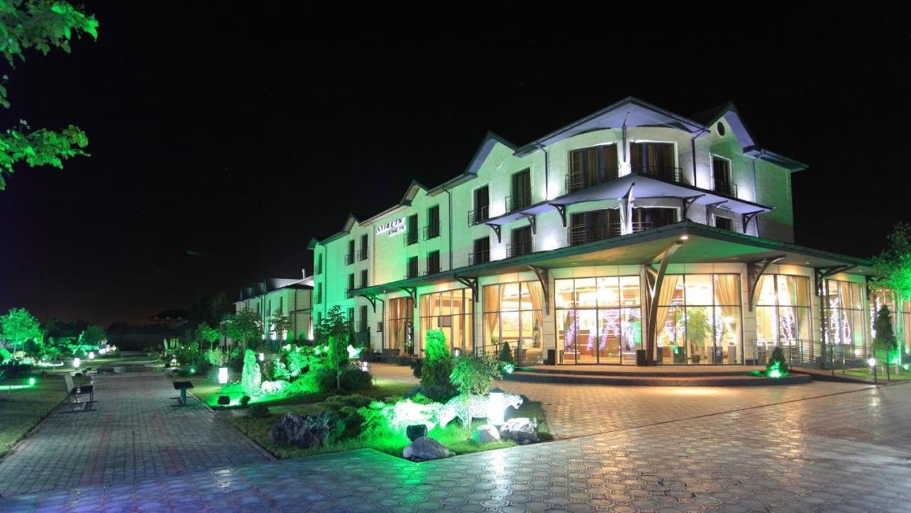Комплекс Гостиниц Athletic Taraz Exterior photo